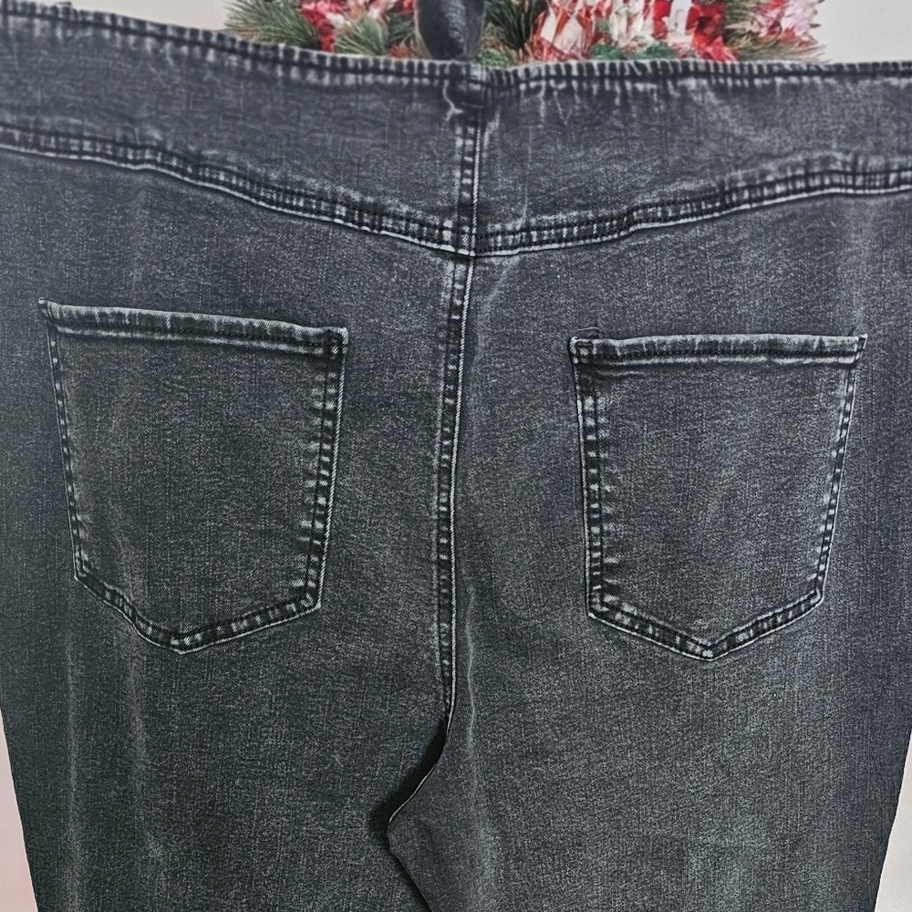 Jeans - Picture 4 of 4